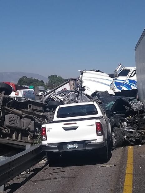 Deja 2 muertos y 11 heridos carambola en la Puebla-Córdoba