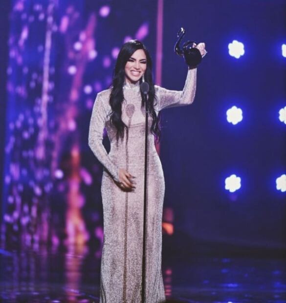 El revelador vestido de Kimberly Loaiza en los Premios Lo Nuestro