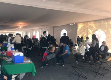 "Gracias a Dios ya hay vacunas", dicen abuelitos tras recibir dosis de refuerzo contra Covid