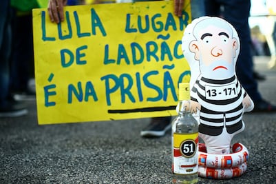 Lula desafía a la Justicia y se atrinchera en su sindicato