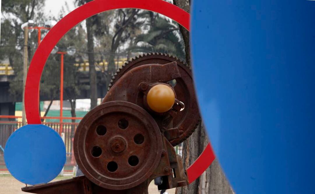 El escultor y pintor mexicano Vicente Rojo presentó su nueva exposición permanente Espacio escultórico La fábrica, en la Ciudad Deportiva Magdalena Mixhuca.