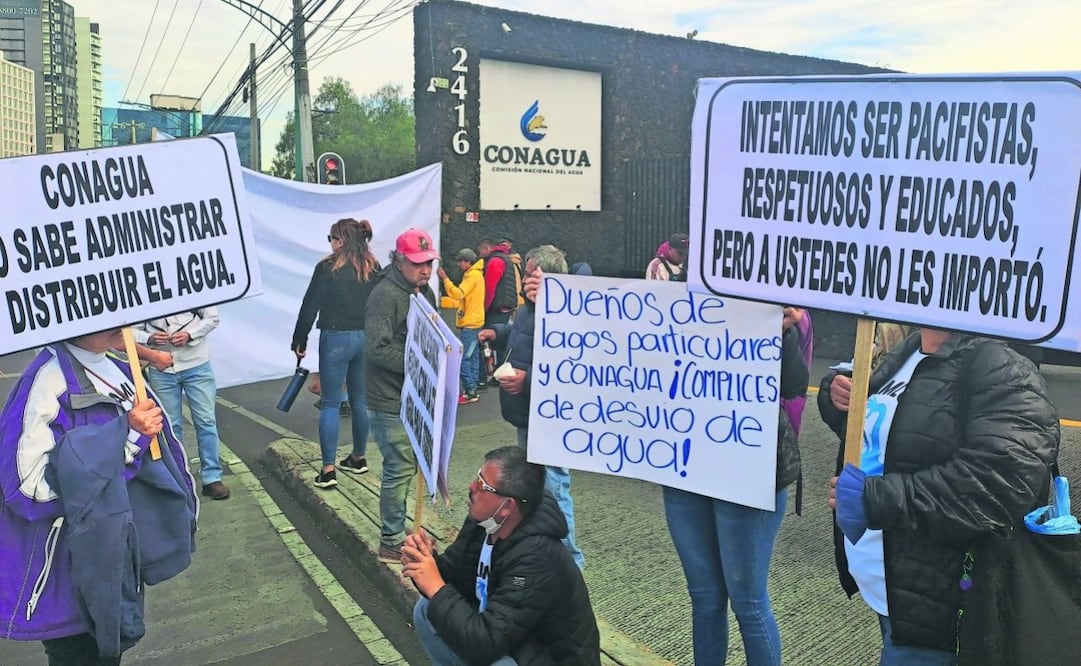 Pobladores mexiquenses protestaron frente a instalaciones de la Conagua en la CDMX, ante las afectaciones por la crisis en el Cutzamala. Foto: Juan Carlos Williams | El Universal