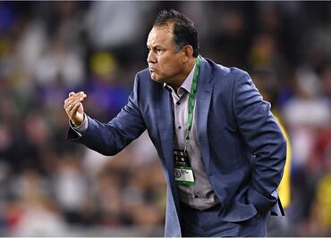 Juan Reynoso: Hay que tragar saliva y morderse los labios; es un noche difícil