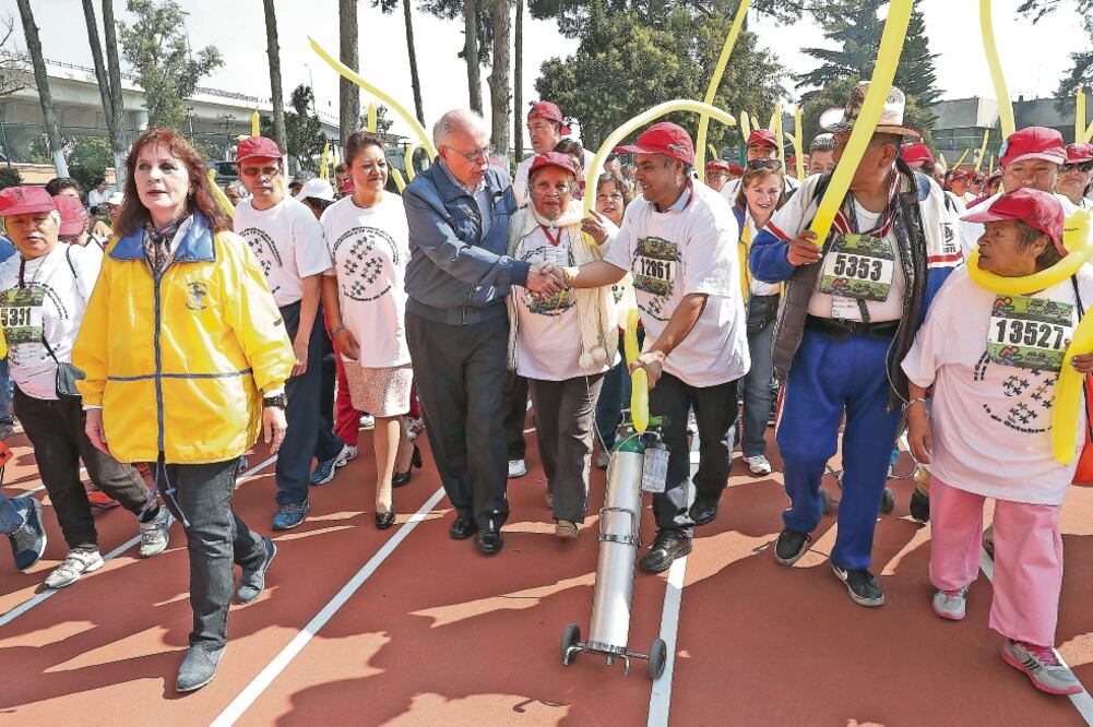 El secretario José Narro Robles encabezó la 24 Caminata Nacional del Paciente con Diabetes y décima de Hipertensión Arterial. (FOTO: ARIEL OJEDA. EL UNIVERSAL)