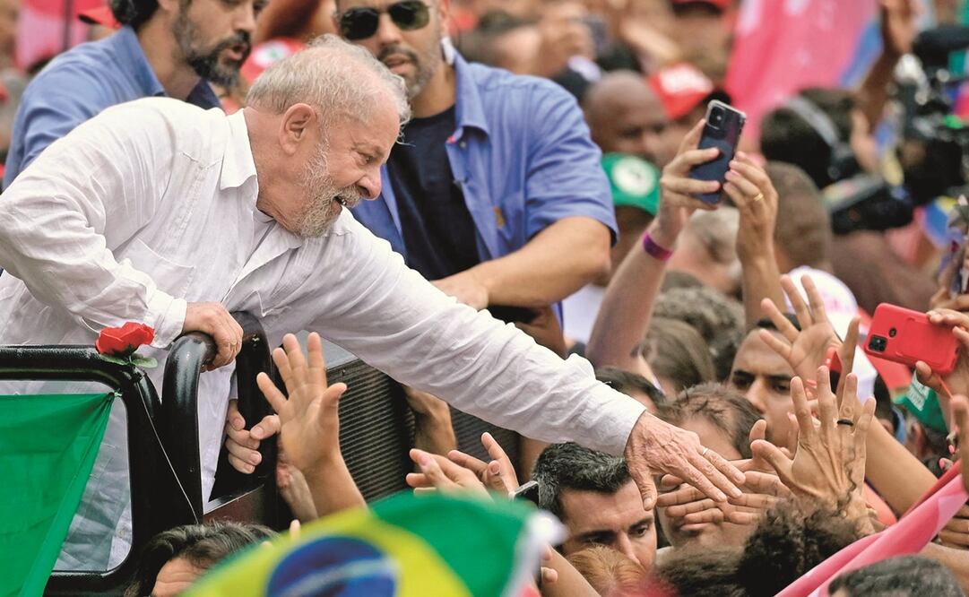 Luis Inácio Lula da Silva durante un mitin en Belford Roxo. Foto: Douglaas Magno/ AFP.