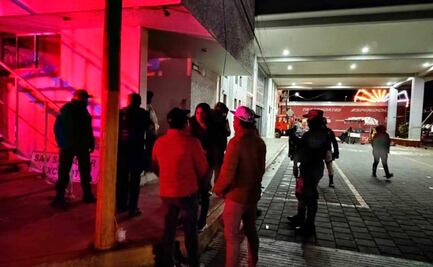 Casi linchan a 3 sujetos que presuntamente robaron varios celulares en Huixcolotla, Puebla 