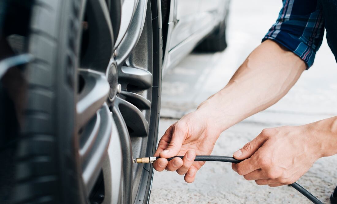 Conoce la presión adecuada para las llantas del auto. Foto: Freepik