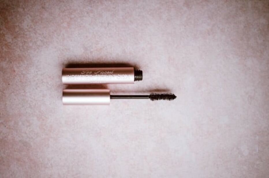 Descubre si el aceite de ricino funciona para alargar las pestañas