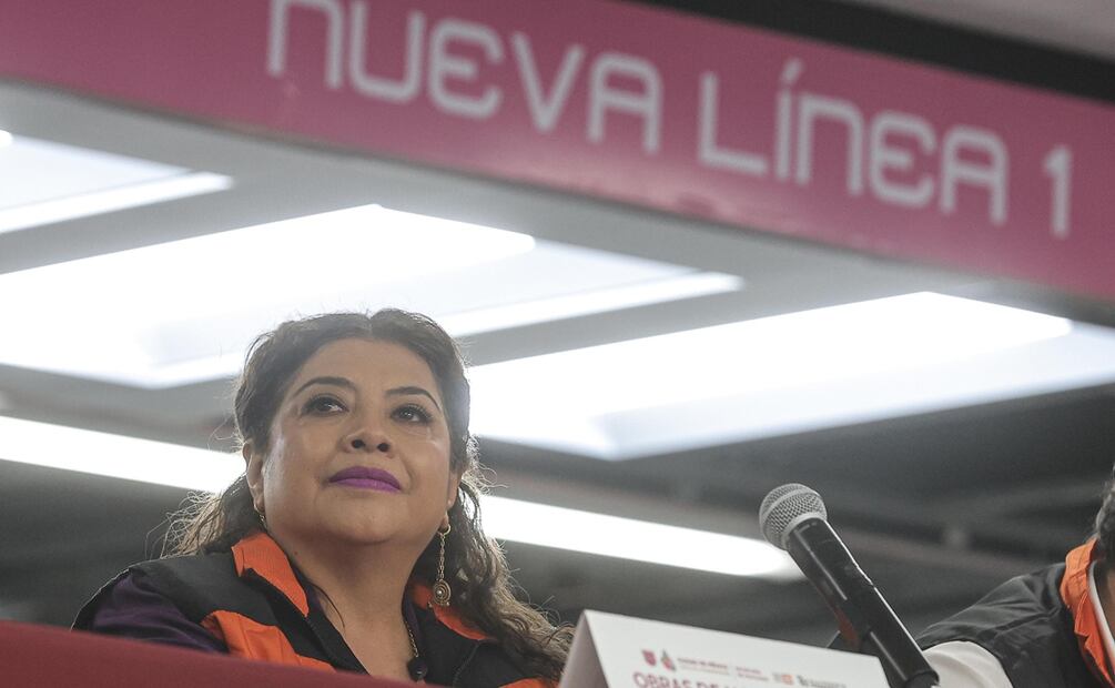 Clara Brugada resaltó que el transporte público en la capital es el más barato en comparación con el de otras entidades.
Foto: Gabriel Pano / EL UNIVERSAL