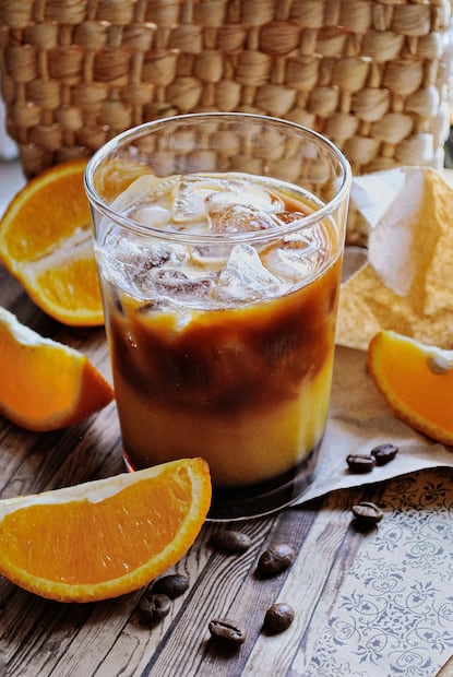 El jugo de naranja de café se ha popularizado en redes sociales. Foto: Unsplash