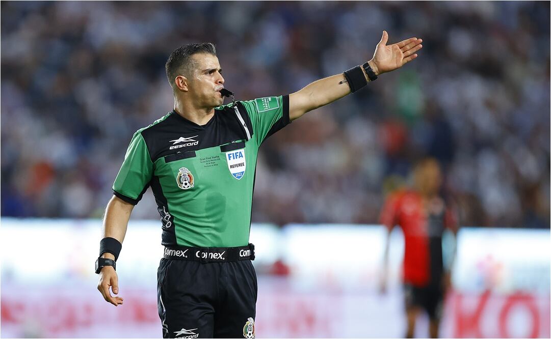 La final entre Pachuca y Atlas se retrasó por fallas de comunicación entre los árbitros / FOTO: IMAGO7
