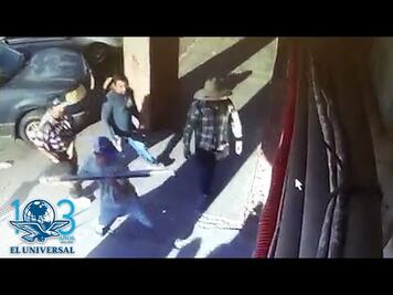 Captan en video momento en que hombres golpean a migrantes en Mexicali