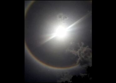 Halo solar, tornado y lluvias sorprenden a habitantes de Cancún