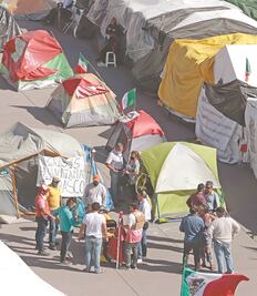 Zócalo se vacía poco a poco de grupo anti-AMLO