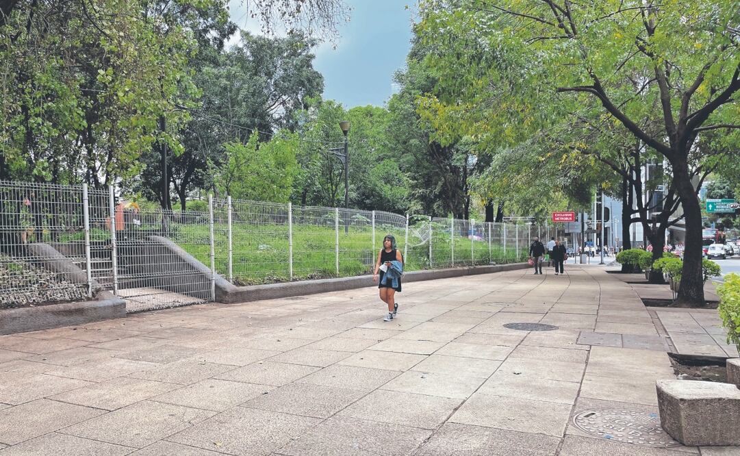 El retiro de comerciantes se realizó durante la madrugada del jueves. Foto: de RAFAEL GARCÍA. EL UNIVERSAL