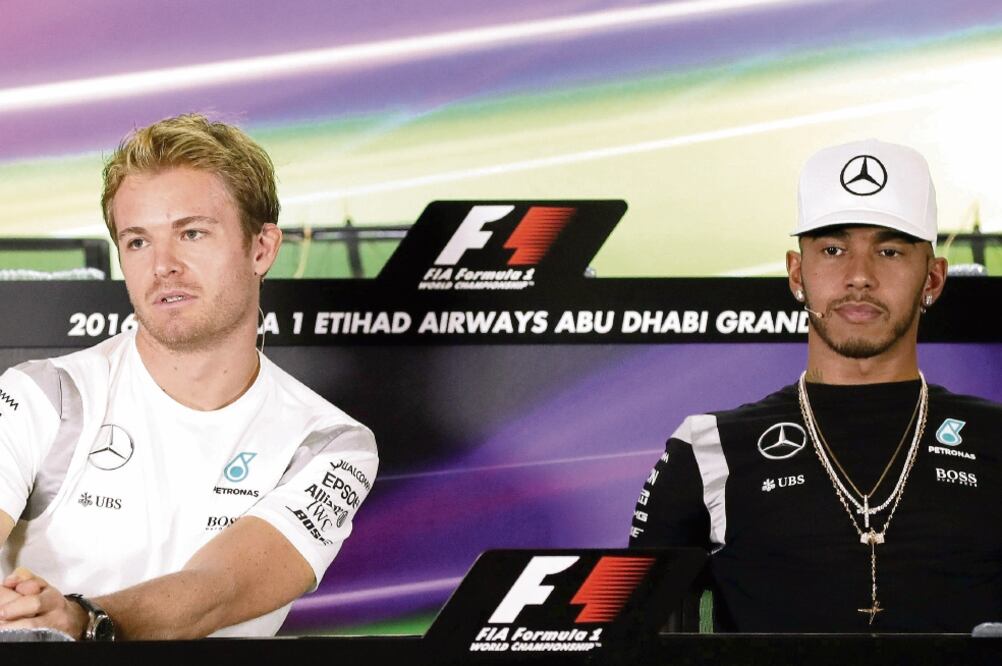 Nico Rosberg (izq.) advirtió que saldrá a ganar y hacer todo lo posible por quedarse con el título; Hamilton intentará evitarlo para defender la corona ganada el año pasado. (FOTO: VALDRIN XHEMAJ. EFE)