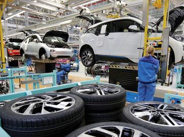 Fabricantes de automóviles en Europa advierten paros inminentes por el bloqueo en el suministro de chips