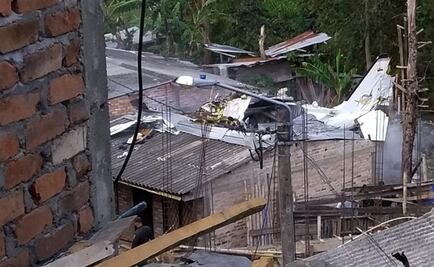 Al menos 7 muertos tras avionazo sobre viviendas en Colombia