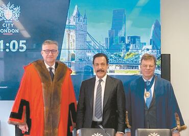 Londres galardona a Omar Fayad