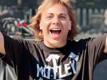 Cristian Castro teme por la integridad de su madre y coquetea en redes sociales, lo que ha dicho en la semana