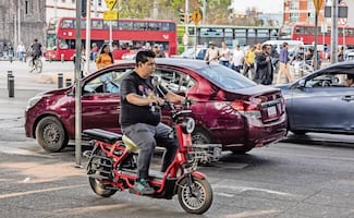 Circulan sin freno los scooters y las bicimotos en CDMX