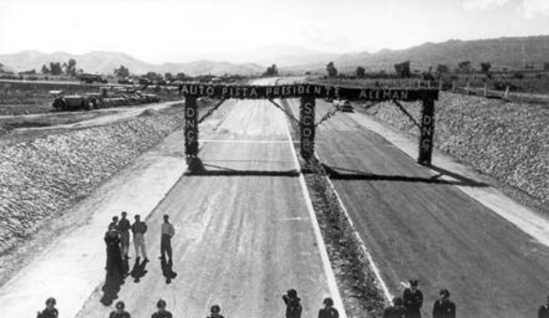 La primera súper carretera de México
