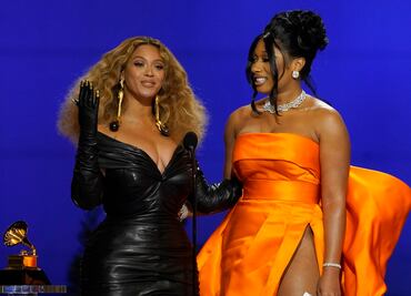 Beyoncé impone récord y se corona en los Grammy