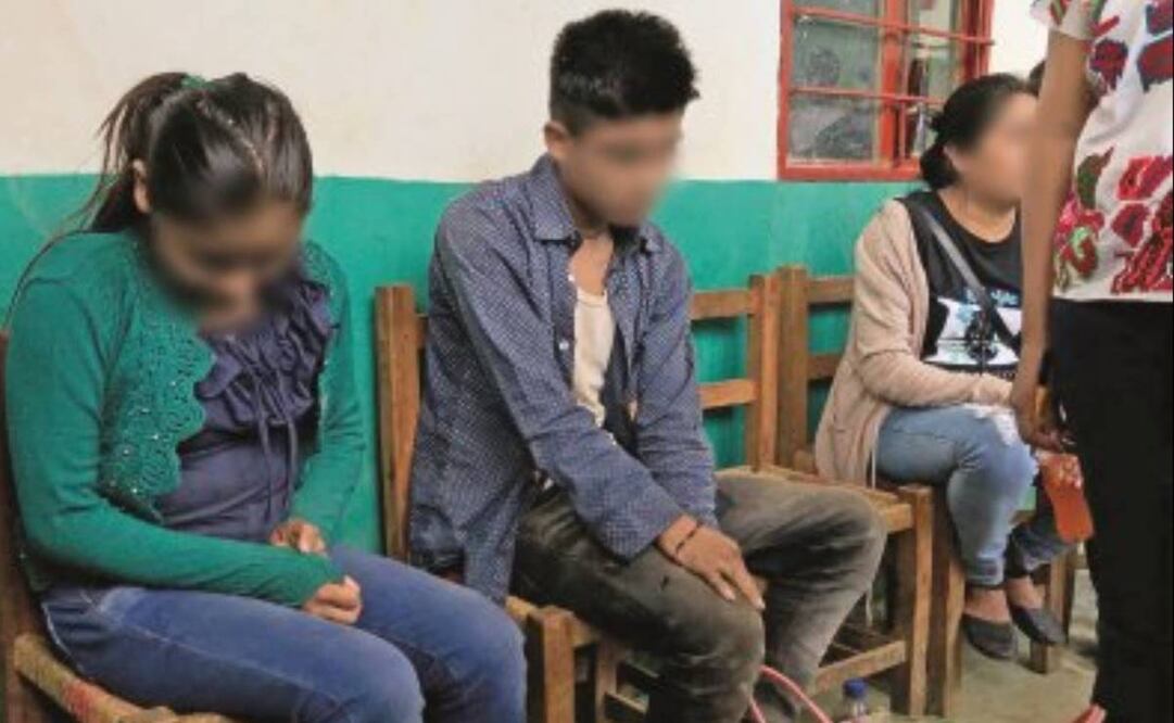 Alfredo y Marcela, jóvenes que decidieron casarse por voluntad. Ella se negó a ser casada con un hombre que no deseaba y eso le trajo una alta condena social. Foto: Lenin Mosso