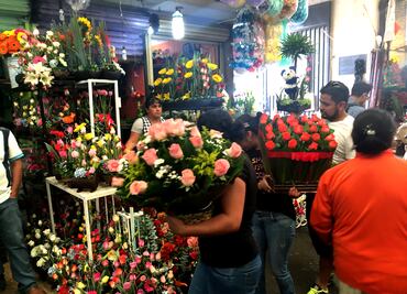 Varían precios de flores para Día de las Madres