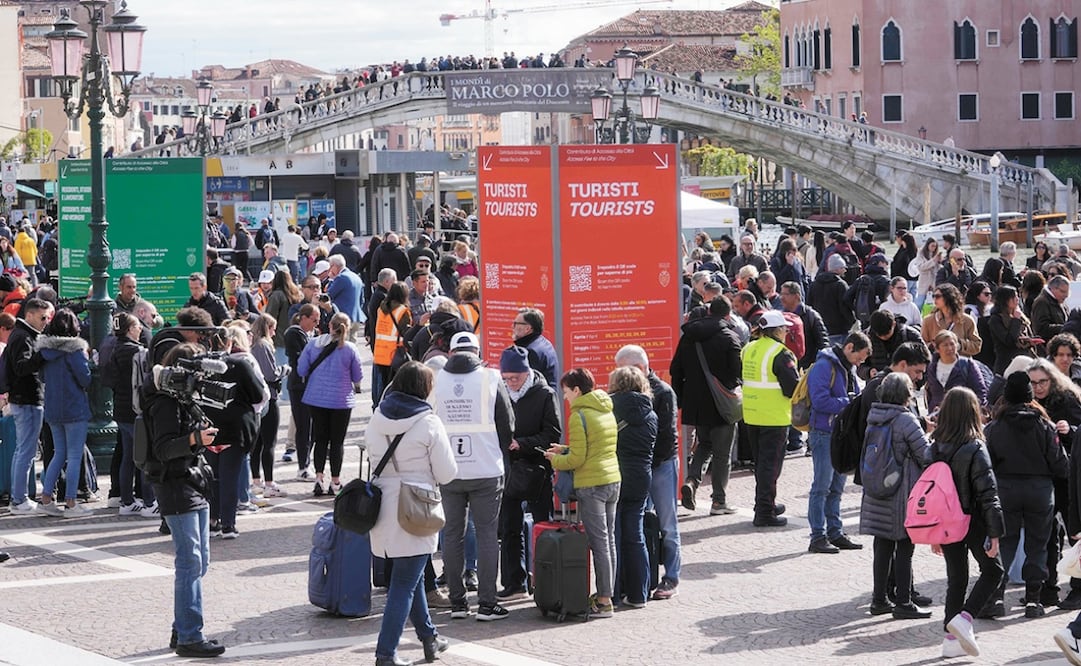 Venecia, Italia, recibe al año 30 millones de visitantes. Foto: Luca Bruno / AP