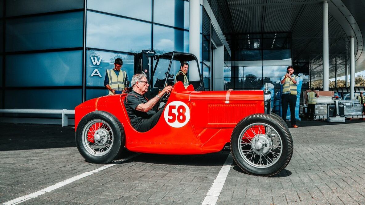 McLaren F1 honra a su empleado más longevo con un emotivo mensaje