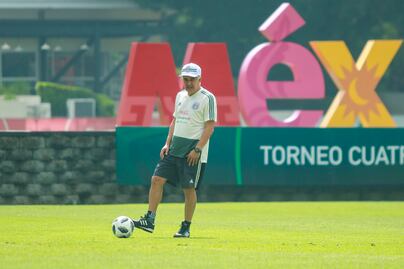 El Tuca controla a los Tigres... Y a la prensa