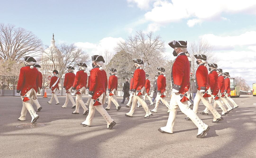 Washington alista una representación de la lucha de independencia de Estados Unidos con tropas de 1700, para la toma de posesión de Joe Biden en el Capitolio. Foto: Justin Lane. EFE