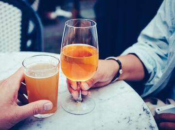 Qué es más saludable: la cerveza o el vino