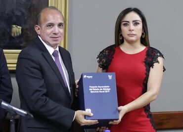 Entregan Paquete Hacendario para 2019 en Hidalgo