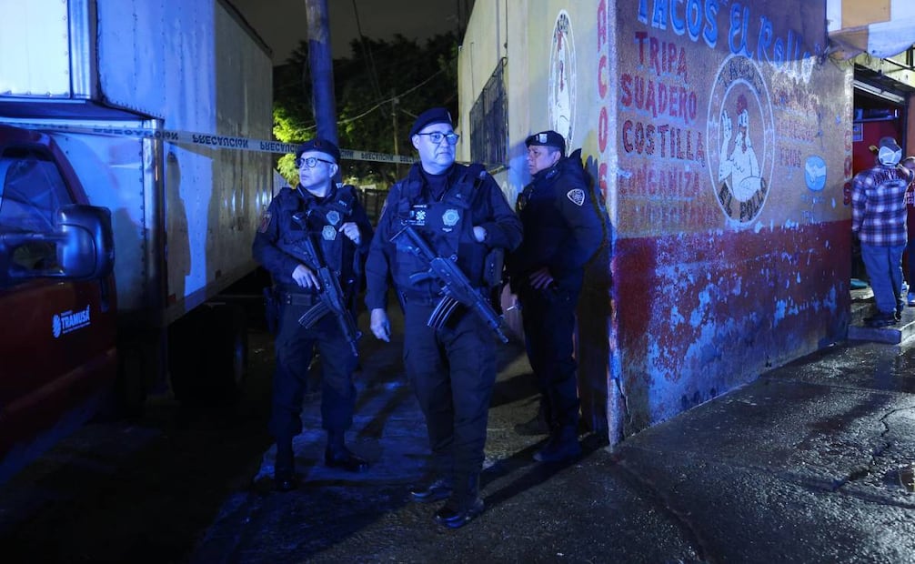 Asesinan a tres hombres en las inmediaciones del Reclusorio Norte; responsables del triple homicidio se dan a la fuga.
Foto: Valente Rosas/ EL UNIVERSAL