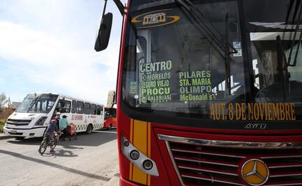 Choferes de transporte público en Toluca protestan por alza en su cuota diaria