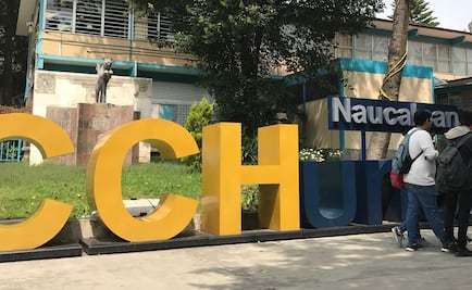 Alumnos de CCH Naucalpan suspenden clases; amagan con paro de labores