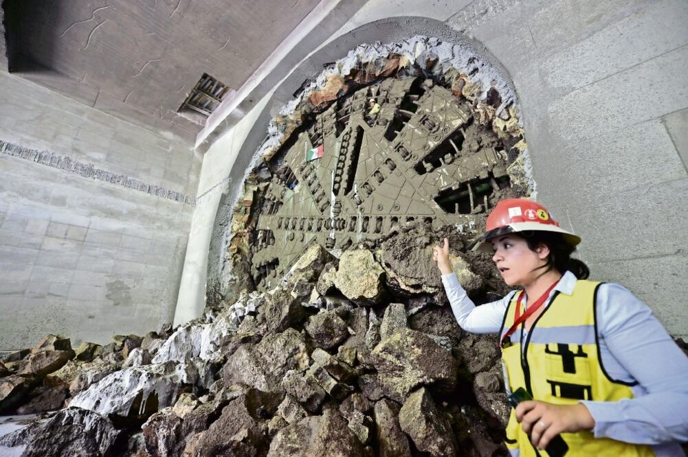 Después de poco más de dos años bajo tierra, la tuneladora La Tapatía terminó los cuatro kilómetros del tramo subterráneo de la Línea 3 del Tren Ligero. Foto: JORGE ALBERTO MENDOZA. EL UNIVERSAL