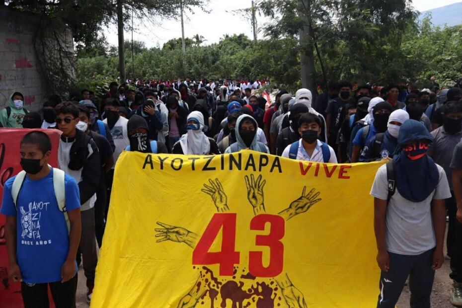 Un contingente conformado por madres y padres de los 43 normalistas de Ayotzinapa, miembros de la Federación de Estudiantes Campesinos Socialistas de México (FECSM) y una representación de la Coordinadora Estatal de Trabajadores de la Educación en Guerrero (CETEG) arribaron a la ciudad de Iguala para realizar un mitin en honor a los estudiantes caídos la noche del 26 y madrugada del 27 de septiembre del 2014. Foto: Dassaev Téllez Adame/ Cuartoscuro