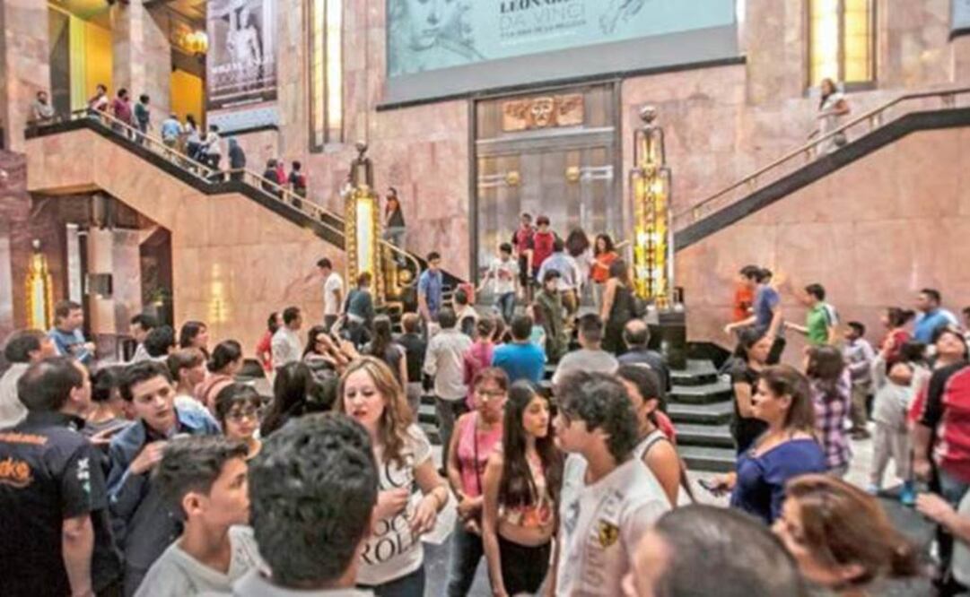 El tiempo aproximado desde la adquisición de entradas en el Palacio hasta el ingreso a salas es de tres horas de espera. FOTO: Yadín Xolalpa/EL UNIVERSAL.