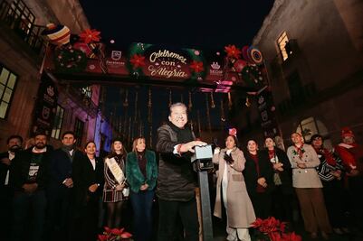 Ni la emboscada a policías detiene la Navidad de David Monreal