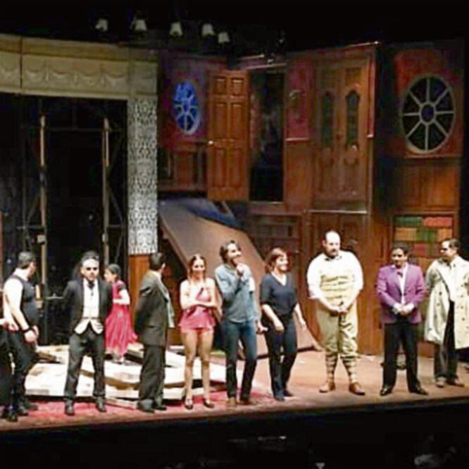 "La obra que sale mal" ironiza situaciones detrás y frente al telón. Janeth Mérida/El Universal