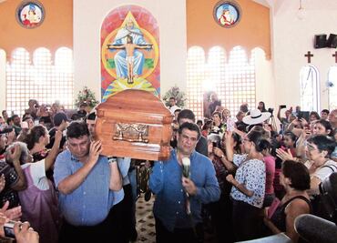 Le cantan con mariachi al Profesor Jirafales