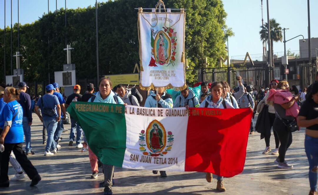 Feligreses a la virgen de Guadalupe comienzan a llegar a la Basílica a pocos días del 12 de diciembre.
Foto: Luis Camacho|El Universal
Reportero: Omar Díaz