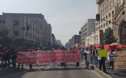 Trabajadores de la Salud de CDMX bloquean calles de alcaldía Cuauhtémoc; exigen mejores condiciones laborales