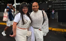 Rosalía llega a CDMX: fans hacen su “peregrinación” para escuchar los salmos de “Lux”
