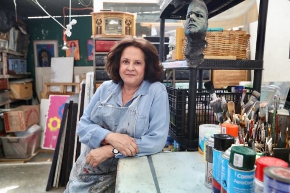 Mujeres pintan con su cuerpo contra el cáncer