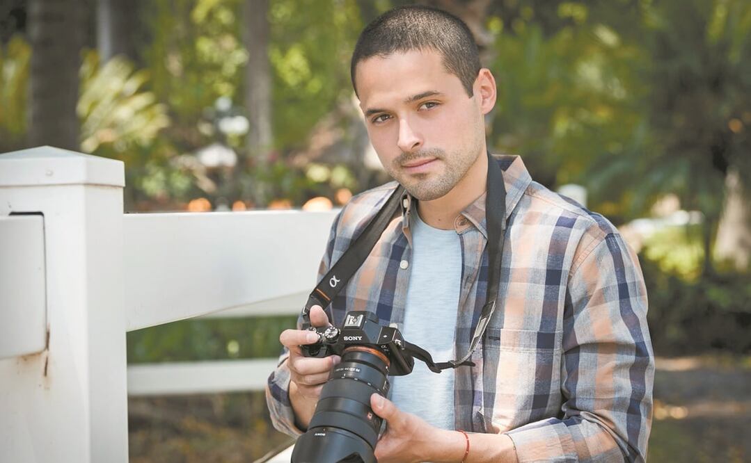 Su personaje se llama Piero, un joven que está convencido de que el amor romántico existe y es para siempre. Foto: TELEVISA