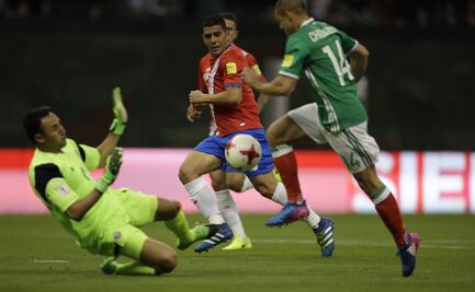 Keylor Navas supera al "Chicharito" Hernández como el mejor de la década en la Concacaf